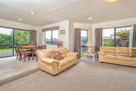 Photo of property in 8 Morewa Place, Takanini, 2112