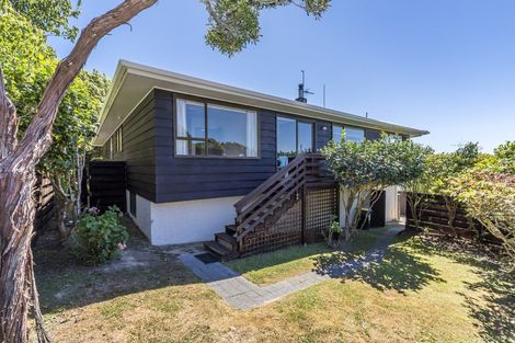 Photo of property in 19 Greyfriars Crescent, Tawa, Wellington, 5028