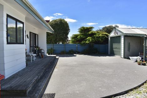 Photo of property in 28 Sarah Street, Waikawa Beach, Levin, 5573