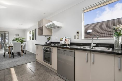 Photo of property in 2 Senator Drive, Manurewa, Auckland, 2105