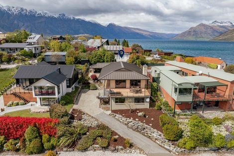 Photo of property in 12 Grove Lane, Kelvin Heights, Queenstown, 9300