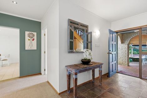 Photo of property in 2 Geoffrey Road, Torbay, Auckland, 0630