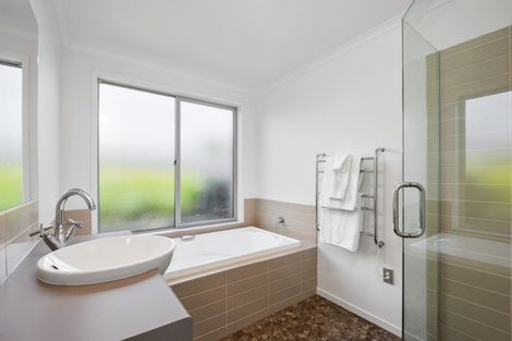 Photo of property in 26 Montgomery Crescent, Kinloch, Taupo, 3377