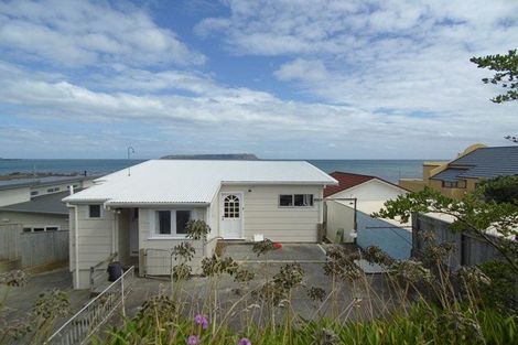 Photo of property in 15 Sunset Parade, Plimmerton, Porirua, 5026