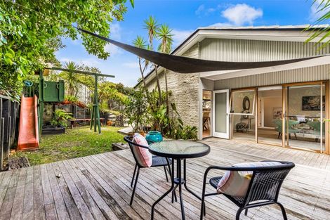 Photo of property in 211 Glamorgan Drive, Torbay, Auckland, 0630