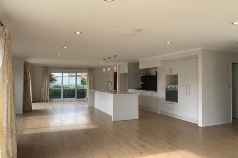 Photo of property in 16 Tarapiroe Avenue, Takanini, 2112