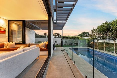 Photo of property in 41 Craig Road, Milford, Auckland, 0620