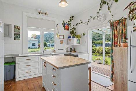 Photo of property in 10 Greenfield Street, Hector, 7822