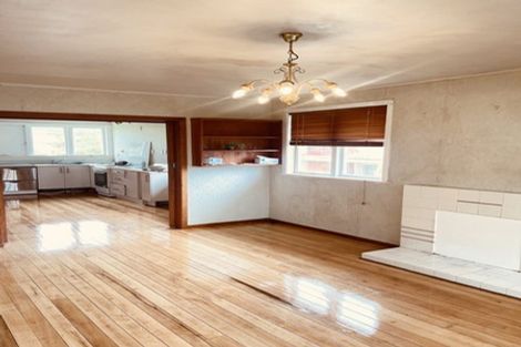 Photo of property in 28 Maui Pomare Street, Blockhouse Bay, Auckland, 0600