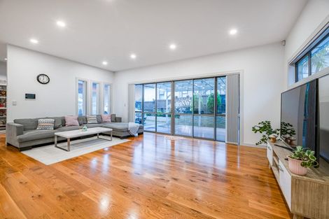 Photo of property in 120 San Valentino Drive, Henderson, Auckland, 0612