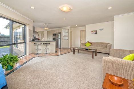 Photo of property in 8 Morewa Place, Takanini, 2112