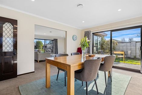 Photo of property in 6 Cherrywood Place, Redwood, Christchurch, 8051