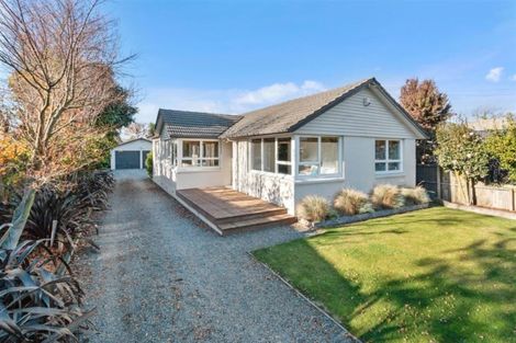 Photo of property in 20 Avonhead Road, Avonhead, Christchurch, 8042