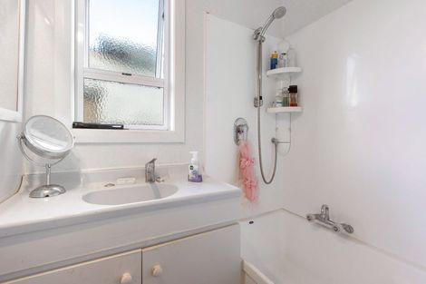 Photo of property in 1/5 Rainsford Street, Moturoa, New Plymouth, 4310