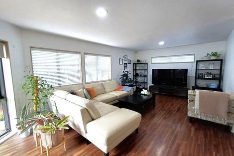 Photo of property in 10/37 Fields Parade, Oteha, Auckland, 0632