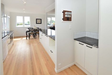 Photo of property in 1/694 East Coast Road, Pinehill, Auckland, 0632