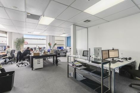 Photo of property in 1/2 College Road, Northcote, Auckland, 0627