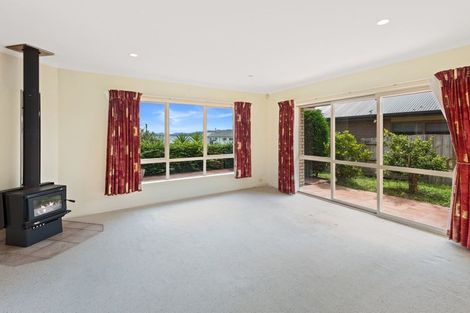 Photo of property in 41 Karoro Road, One Tree Point, 0118