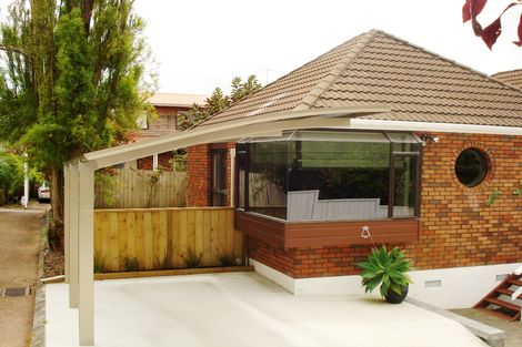 Photo of property in 1/10 Cambric Place, Botany Downs, Auckland, 2010