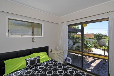 Photo of property in 1/91 Aberdeen Road, Castor Bay, Auckland, 0620