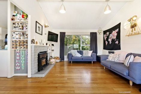 Photo of property in 13 Thurleigh Grove, Karori, Wellington, 6012