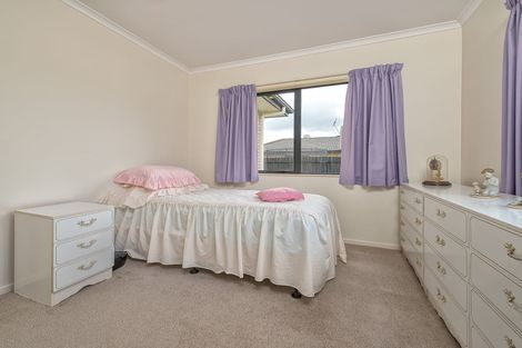 Photo of property in 8 Morewa Place, Takanini, 2112