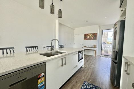 Photo of property in 38 Parahau Road, Papakura, 2110