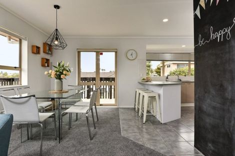 Photo of property in 253b Royal Road, Massey, Auckland, 0614