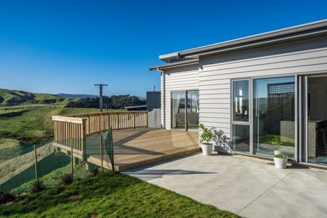 Photo of property in 52 Mo Street, Camborne, Porirua, 5026