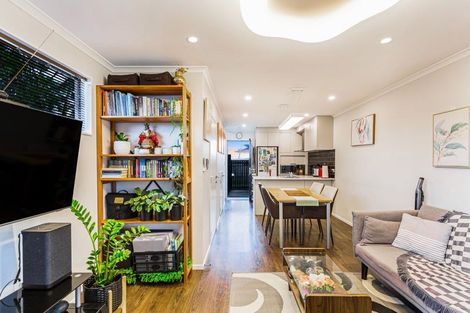 Photo of property in 2 Wharara Lane, Massey, Auckland, 0614