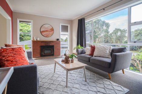 Photo of property in 60 The Drive, Tawa, Wellington, 5028