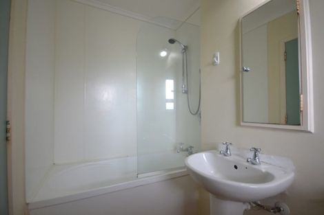 Photo of property in 4/52 Russell Terrace, Berhampore, Wellington, 6023