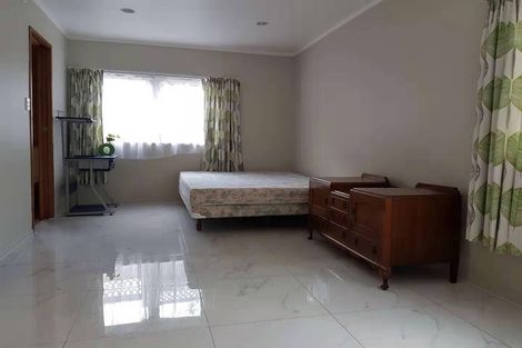 Photo of property in 40 Spence Road, Henderson, Auckland, 0612