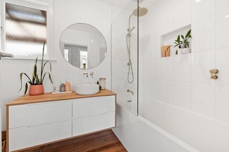 Photo of property in 10 Edgerton Road, Te Atatu Peninsula, Auckland, 0610