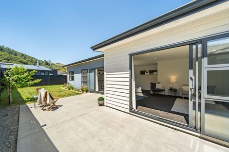 Photo of property in 17 Buddle Road, Wallaceville, Upper Hutt, 5018