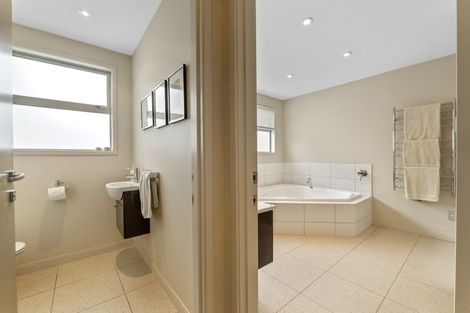 Photo of property in 10 Olivia Street, Stratford, 4332