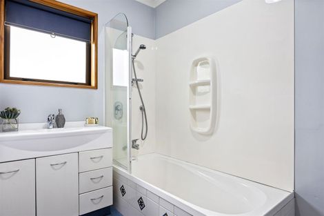 Photo of property in 9 Sawtell Place, Northcote, Christchurch, 8052