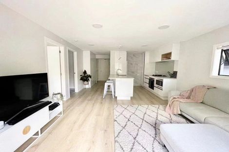 Photo of property in 24a Lyons Avenue, Murrays Bay, Auckland, 0630