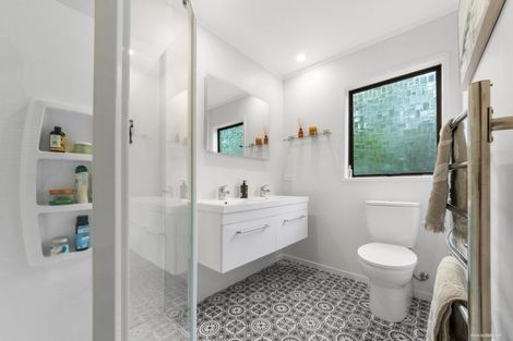 Photo of property in 6 Oreil Avenue, West Harbour, Auckland, 0618