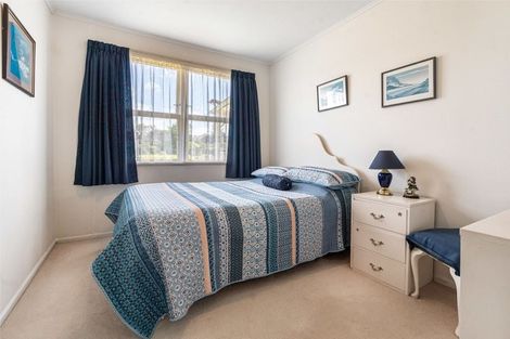 Photo of property in 6 September Place, Forrest Hill, Auckland, 0620