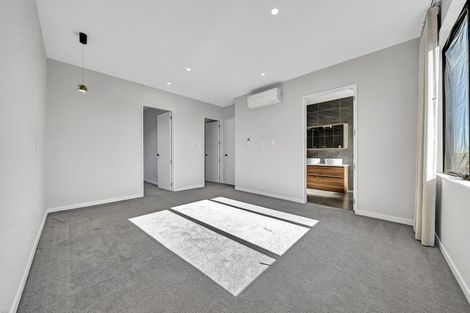 Photo of property in 28 Roxborough Place, East Tamaki Heights, Auckland, 2016