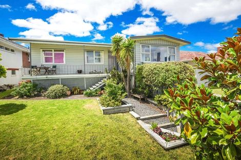 Photo of property in 12 Lewis Road, Pakuranga, Auckland, 2010