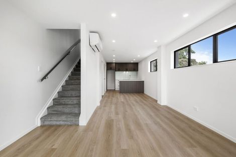 Photo of property in 8/94 Godley Road, Green Bay, Auckland, 0604