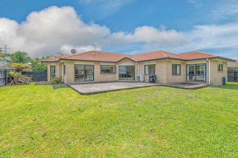 Photo of property in 8 Morewa Place, Takanini, 2112