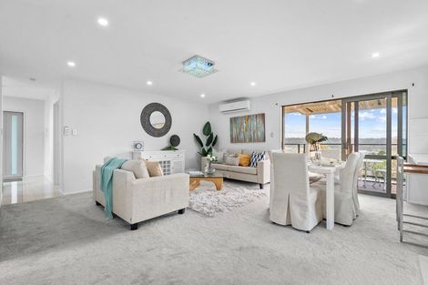 Photo of property in 2 Dhaka Lane, Ranui, Auckland, 0612