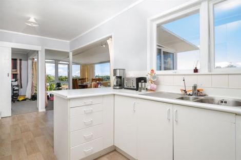 Photo of property in 73 Waimumu Road, Massey, Auckland, 0614