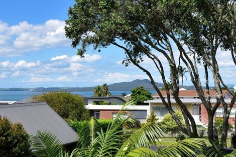 Photo of property in 2/30 Castor Bay Road, Castor Bay, Auckland, 0620