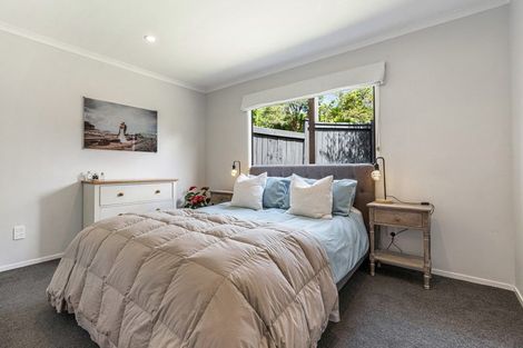 Photo of property in 1/22 Derwent Crescent, Titirangi, Auckland, 0604