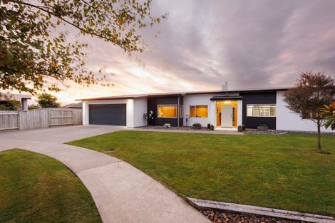 Photo of property in 11 Manhattan Court, Kelvin Grove, Palmerston North, 4414