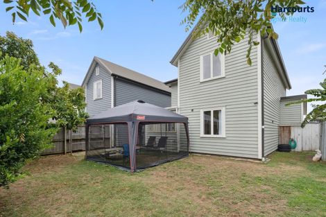Photo of property in 11 Stitchbird Crescent, Papakura, 2110